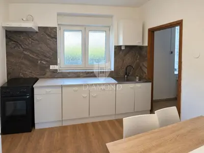 Kuća u Klani, renovirana i spremna za useljenje - 3