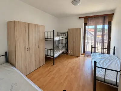 Kuća u Klani, renovirana i spremna za useljenje - 7