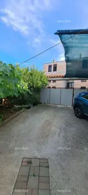 Kuća 300 m², Vodnjan - 4 sobe, garaža i dvorište - 18