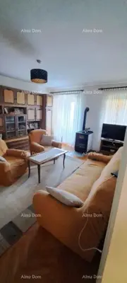 Kuća 300 m², Vodnjan - 4 sobe, garaža i dvorište