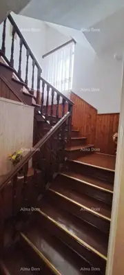 Kuća 300 m², Vodnjan - 4 sobe, garaža i dvorište - 9