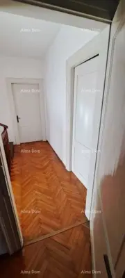 Kuća 300 m², Vodnjan - 4 sobe, garaža i dvorište - 12