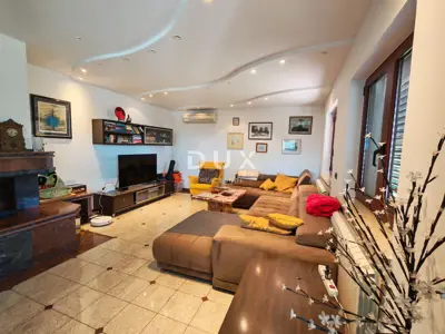House for sale in Bale, 331 m²