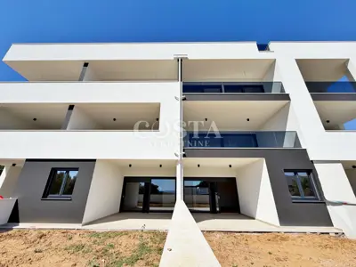 Stan 69 m², Privlaka - 2 spavaće sobe, vrt i lođa - 2