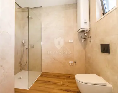 Penthouse 114 m², Štinjan - velika terasa i jacuzzi - 17