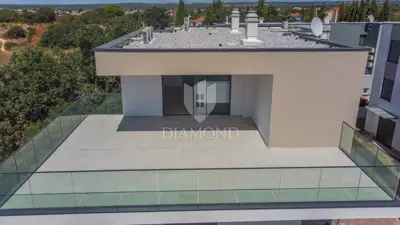 Penthouse 114 m², Štinjan - velika terasa i jacuzzi - 10
