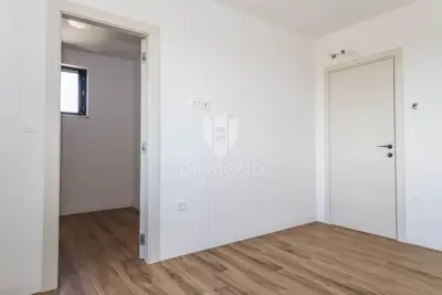 Penthouse 114 m², Štinjan - velika terasa i jacuzzi - 14