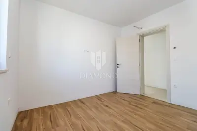 Penthouse 114 m², Štinjan - velika terasa i jacuzzi - 21