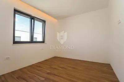Penthouse 114 m², Štinjan - velika terasa i jacuzzi - 18