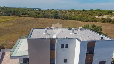 Penthouse 114 m², Štinjan - velika terasa i jacuzzi - 11