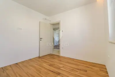 Penthouse 114 m², Štinjan - velika terasa i jacuzzi - 19