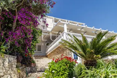 Haus 281 m², Vela Luka am Meer, 6 Apartments und Meerblick - 3