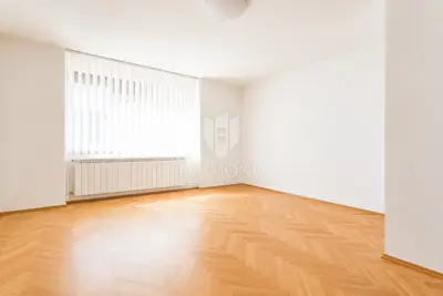 Commercial space 72 m², Donji grad, tram and center - 3