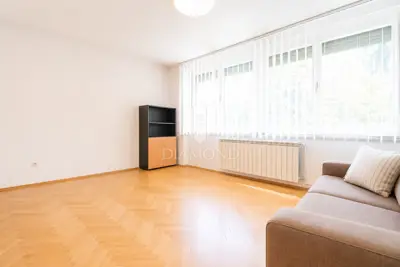 Commercial space 72 m², Donji grad, tram and center - 7