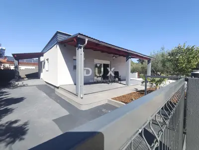 Haus 88 m², Peroj - 150 m vom Meer und Strand