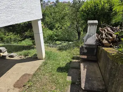 Zelenjak, trosoban stan površine 100 m² u kući, parking - 11