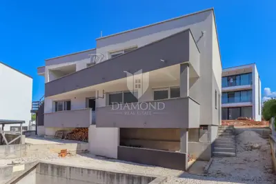 House 260 m², Rovinj - pool and parking spaces