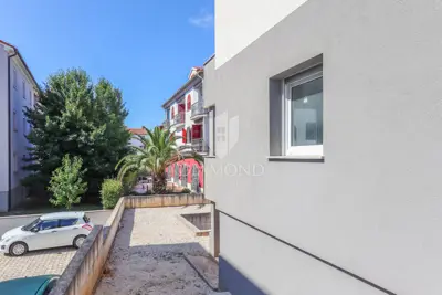 House 260 m², Rovinj - pool and parking spaces - 9