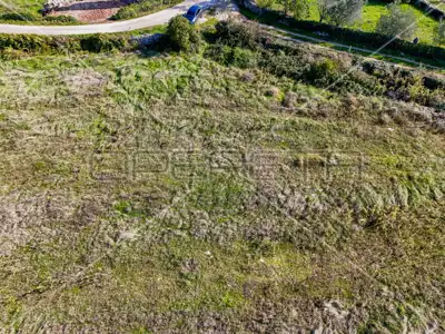 Građevinsko zemljište 500 m², Kužinići, Marčana, dozvola i bazen - 5