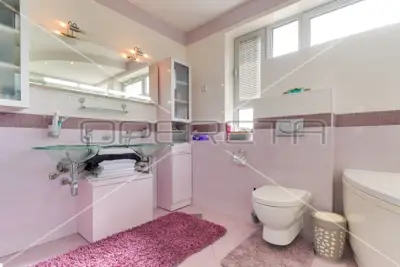 House 323 m², Donja Stubica - near the center and quiet location - 15