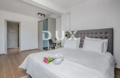 Villa 247 m², Veprinac - view of Kvarner and pool - 11