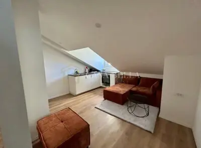Stan 48 m², Rijeka Centar - renoviran i namješten - 3