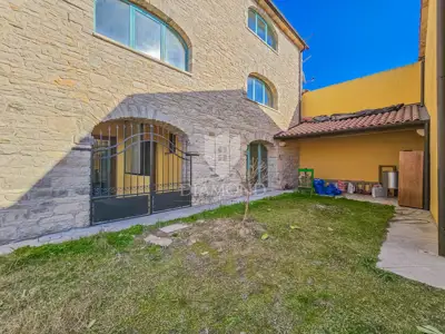 Stan 79 m², Buje - prizemlje i terasa s vrtom
