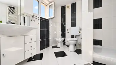 Brckovljani, Obiteljska kuća u mirnom okruženju - 267 m² - 10