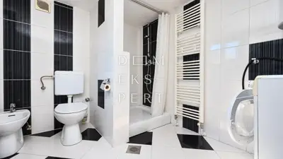 Brckovljani, Obiteljska kuća u mirnom okruženju - 267 m² - 11