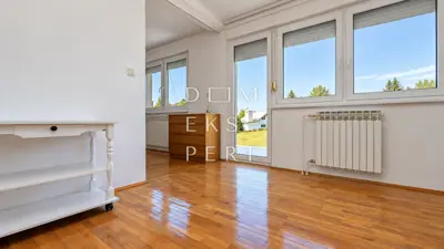 Brckovljani, Obiteljska kuća u mirnom okruženju - 267 m² - 18