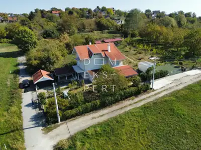 Brckovljani, Obiteljska kuća u mirnom okruženju - 267 m² - 2