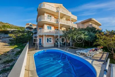 Apartmanski objekt 503 m², Zatoglav - 7 apartmana blizu plaže - 7