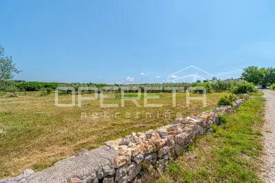 Zemljište 2.006 m², Radmani kod Poreča - mir i privatnost