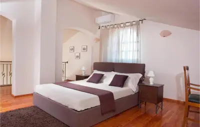 House 330 m², Poreč - quiet location near the center - 11