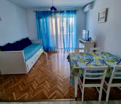Stan u Novom Vinodolskom, 1 spavaća soba, balkon