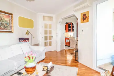 Wunderschöne Wohnung mit Balkon in Top-Lage - 2