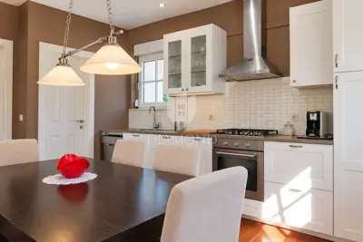 Wohnung zur Miete in Remete, 190 m² - 3