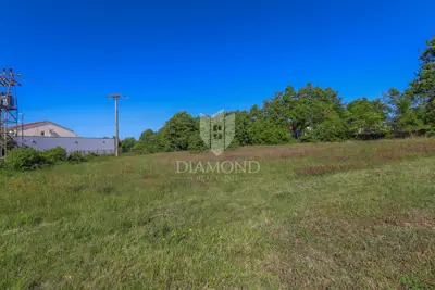 Land in Kanfanar, 1,200 m² building land and quiet location - 2