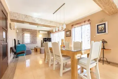 Stan 100 m², Firule, Split - privatna kuća i 3 balkona