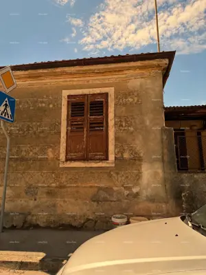 ISTRA, PULA - Kuća u nizu za adaptaciju u centru grada