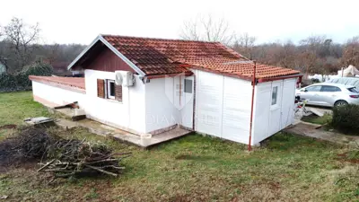 Poreč - legalizirana kuća na velikom poljoprivrednom zemljištu - 2