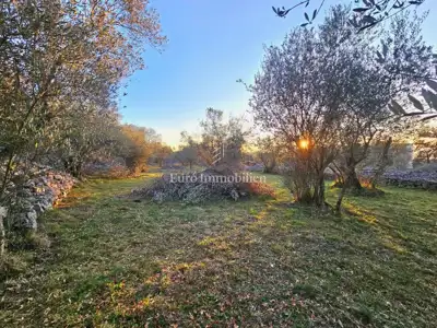 Građevinsko zemljište s djelomičnim pogledom na more