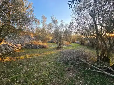 Building plot with partial sea view - 9
