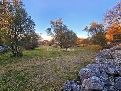 Building plot with partial sea view - 3