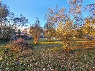 Building plot with partial sea view - 6