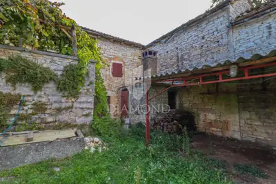 Rovinj, surroundings, stone complex with potential - 15