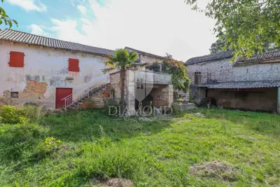 Rovinj, surroundings, stone complex with potential - 3