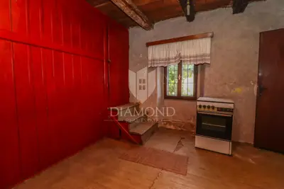 Rovinj, surroundings, stone complex with potential - 10