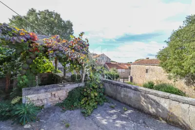 Rovinj, surroundings, stone complex with potential - 4