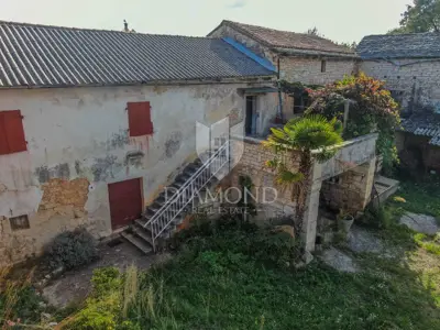 Rovinj, surroundings, stone complex with potential - 17